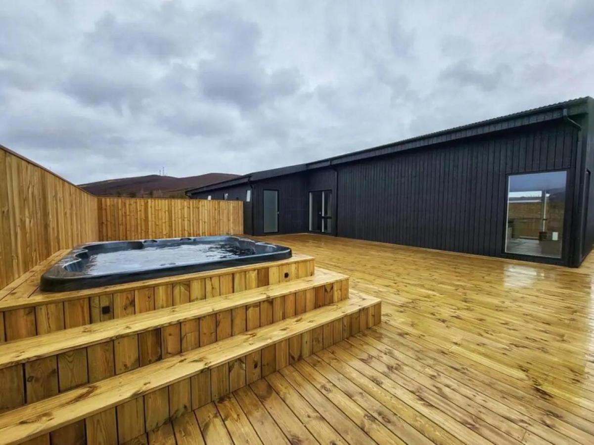 Luxury Log Home With A Hot Tub เซลฟอส ภายนอก รูปภาพ