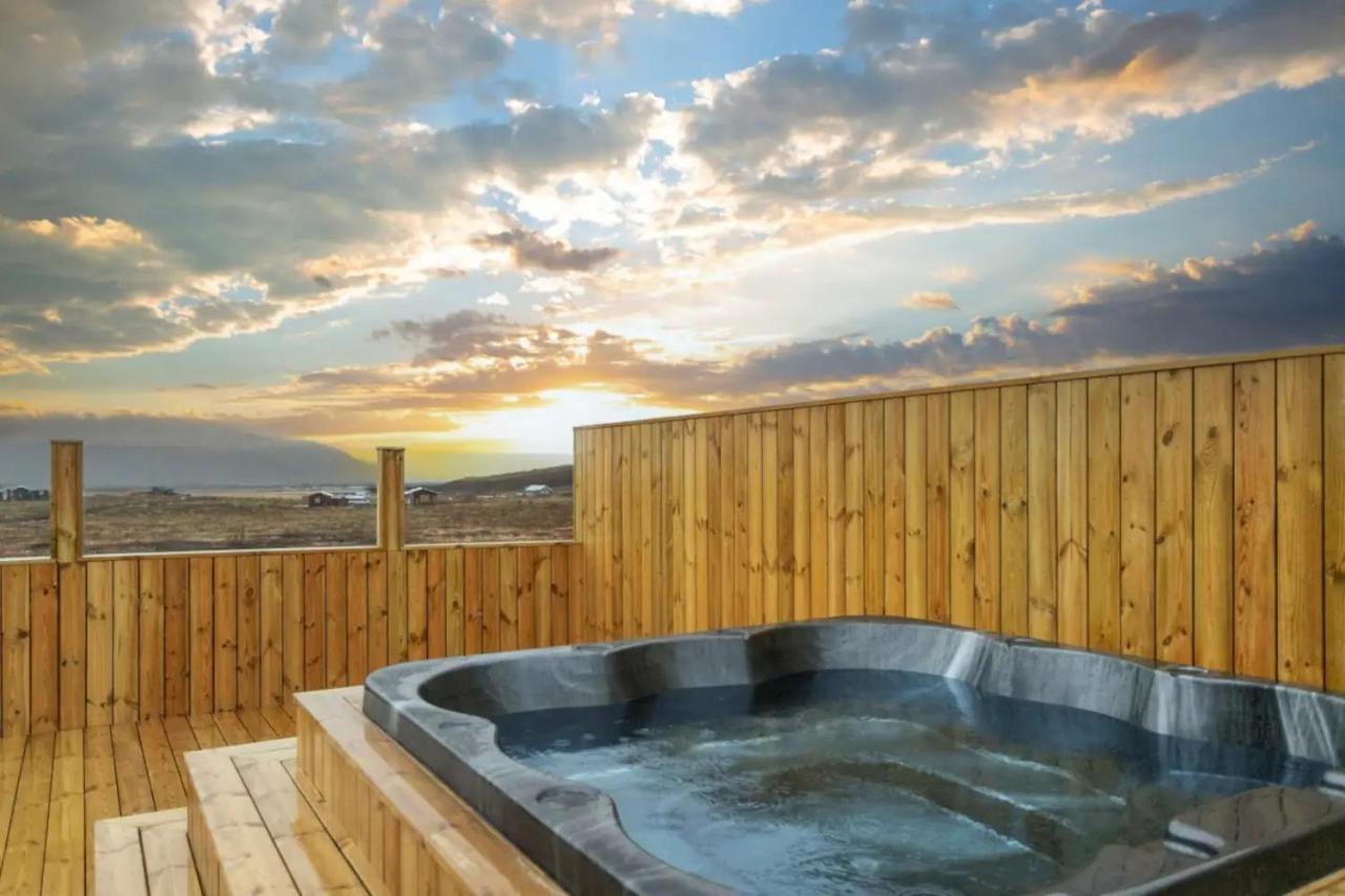 Luxury Log Home With A Hot Tub เซลฟอส ภายนอก รูปภาพ