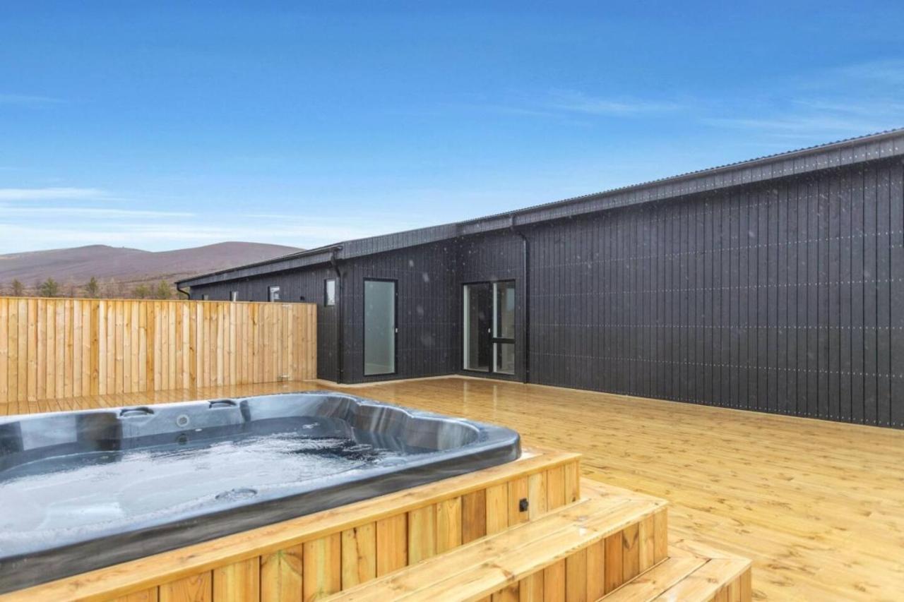 Luxury Log Home With A Hot Tub เซลฟอส ภายนอก รูปภาพ