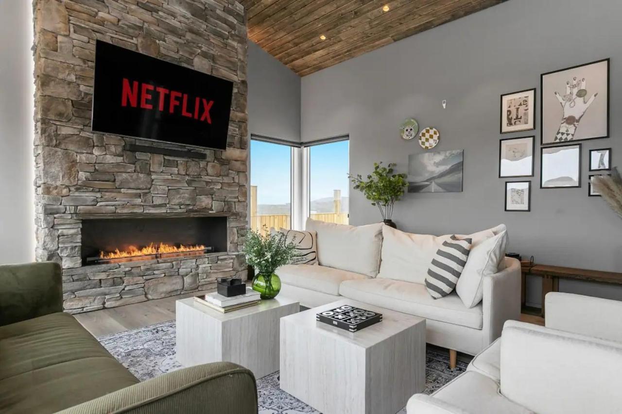Luxury Log Home With A Hot Tub เซลฟอส ภายนอก รูปภาพ